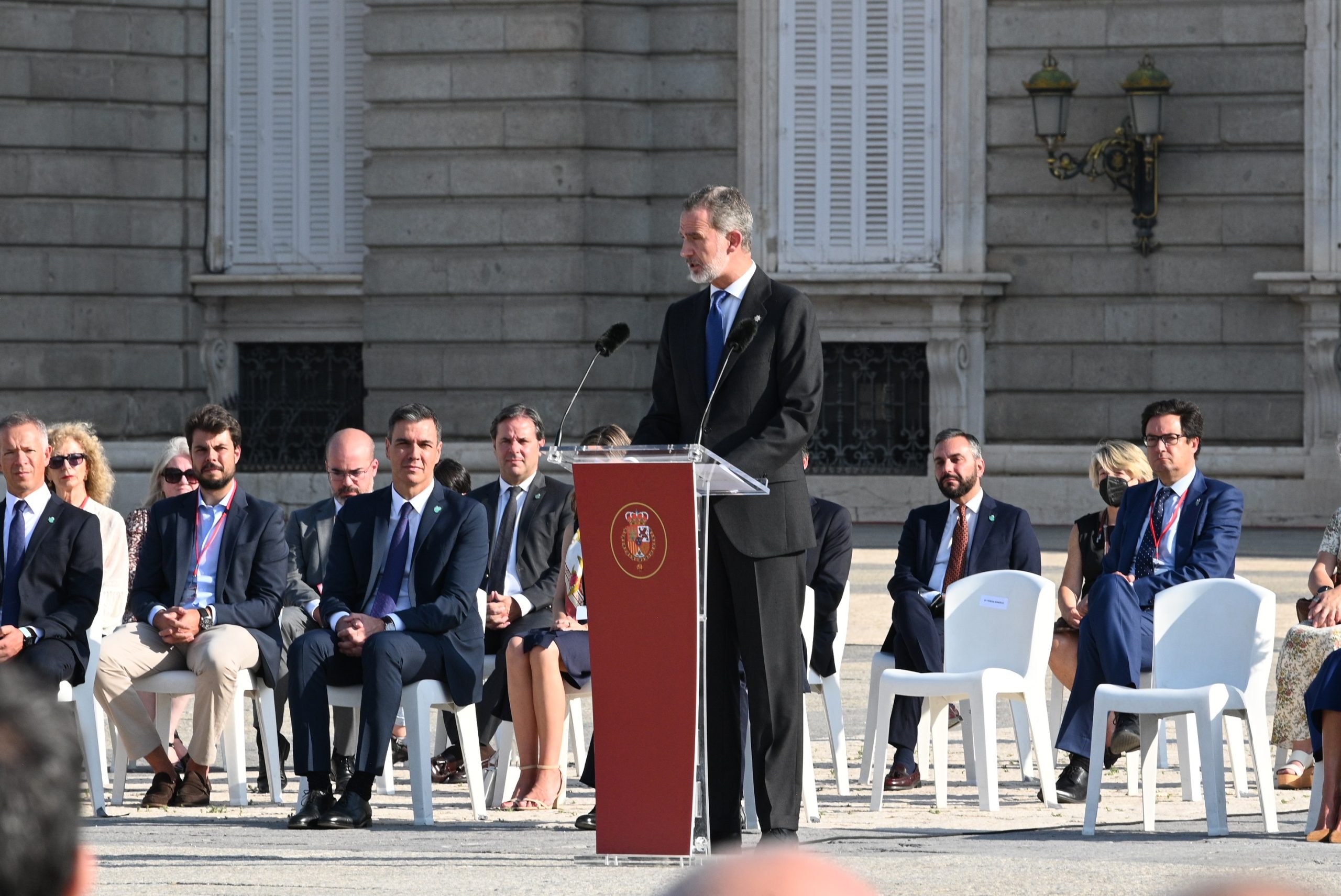 Imagen de un momento del discurso de Felipe VI en el tercer homenaje de Estado de sanitarios y víctimas del COVID-19