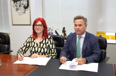 El Colegio de Enfermería y el diario La Verdad suscriben un convenio que permite a sus colegiadas acceder a una suscripción gratuita