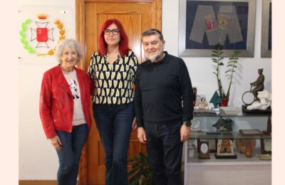 Encuentro entre representantes de la Asociación Española de Síndrome de Piernas Inquietas y la presidenta del Colegio