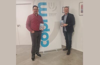 El secretario del Colegio de Enfermería de la Región de Murcia asiste a la presentación del libro “Optimismo y deporte” de Fran Ortín