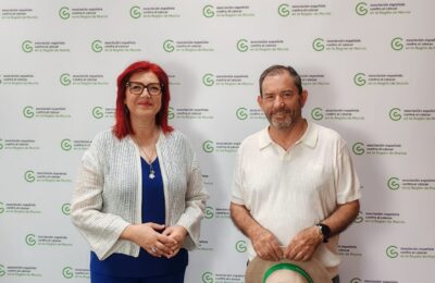 Encuentro para reforzar la colaboración entre el Colegio y la Asociación Española contra el Cáncer en la Región