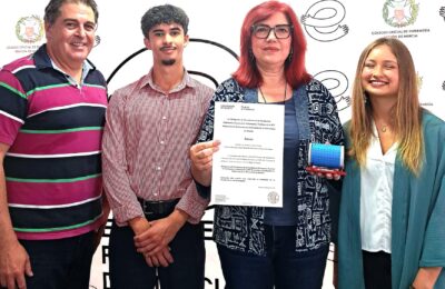 Estudiantes de Enfermería de la UMU se reúnen con la presidenta Corominas con motivo de su Graduación